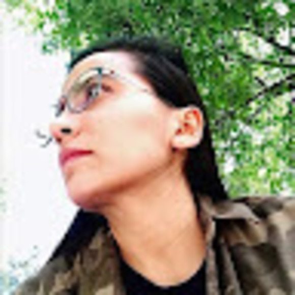 Meet your Posher, Andrea - Picture 1 of 1